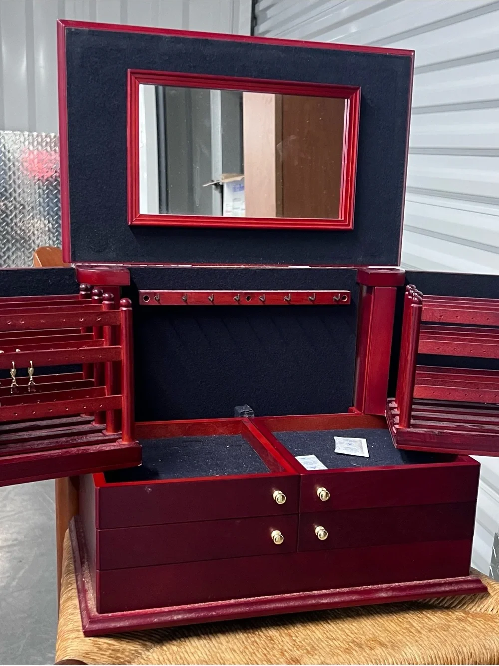 Lori Greiner “At Ypur Ease” expandable cherry Jewelry Box